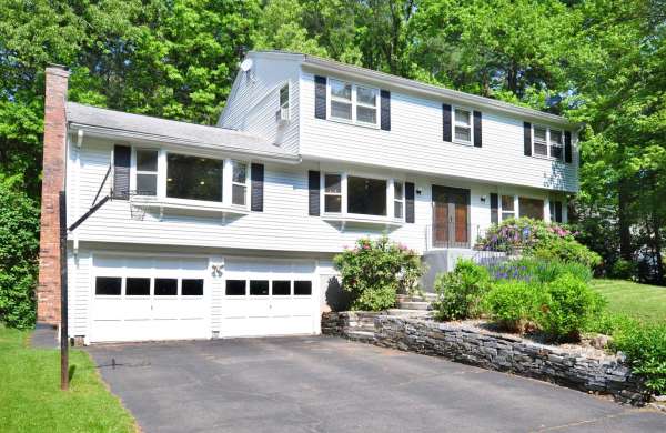 5 Saxton Brook Drive Simsbury, CT 06070